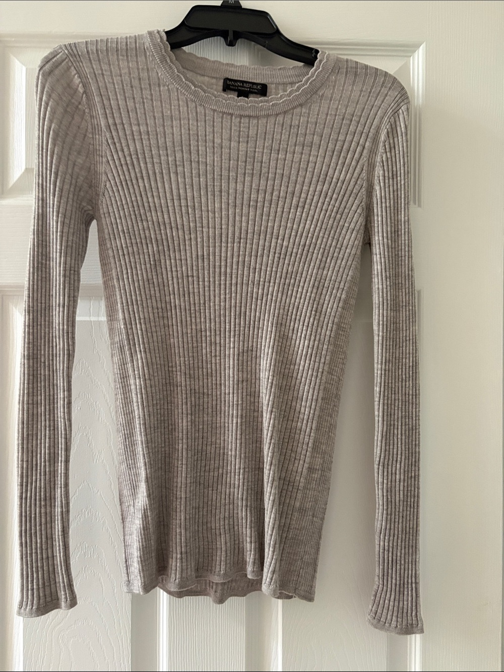 Banana Republic Women's Ribbed Scallop Crew Neck Sweater - Light Gray